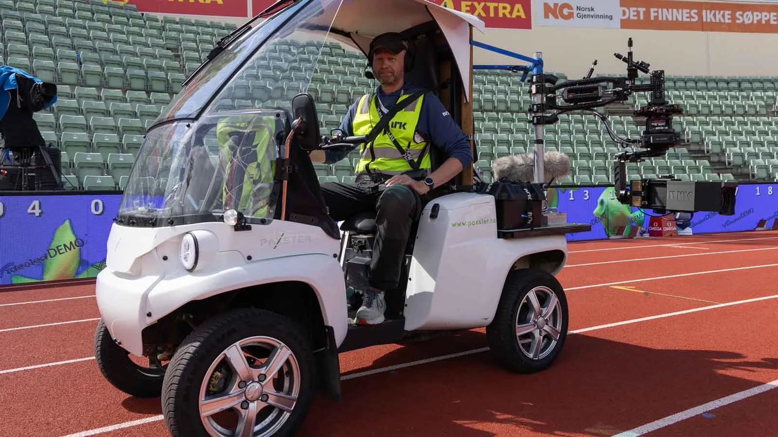 A happy cameraman behind the wheel of a Paxster at the Bislett Games.