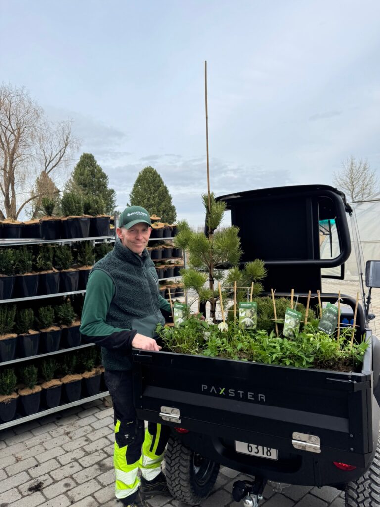 Rune Marstein fra Gaupen Planter sammen med sin Paxster Compact